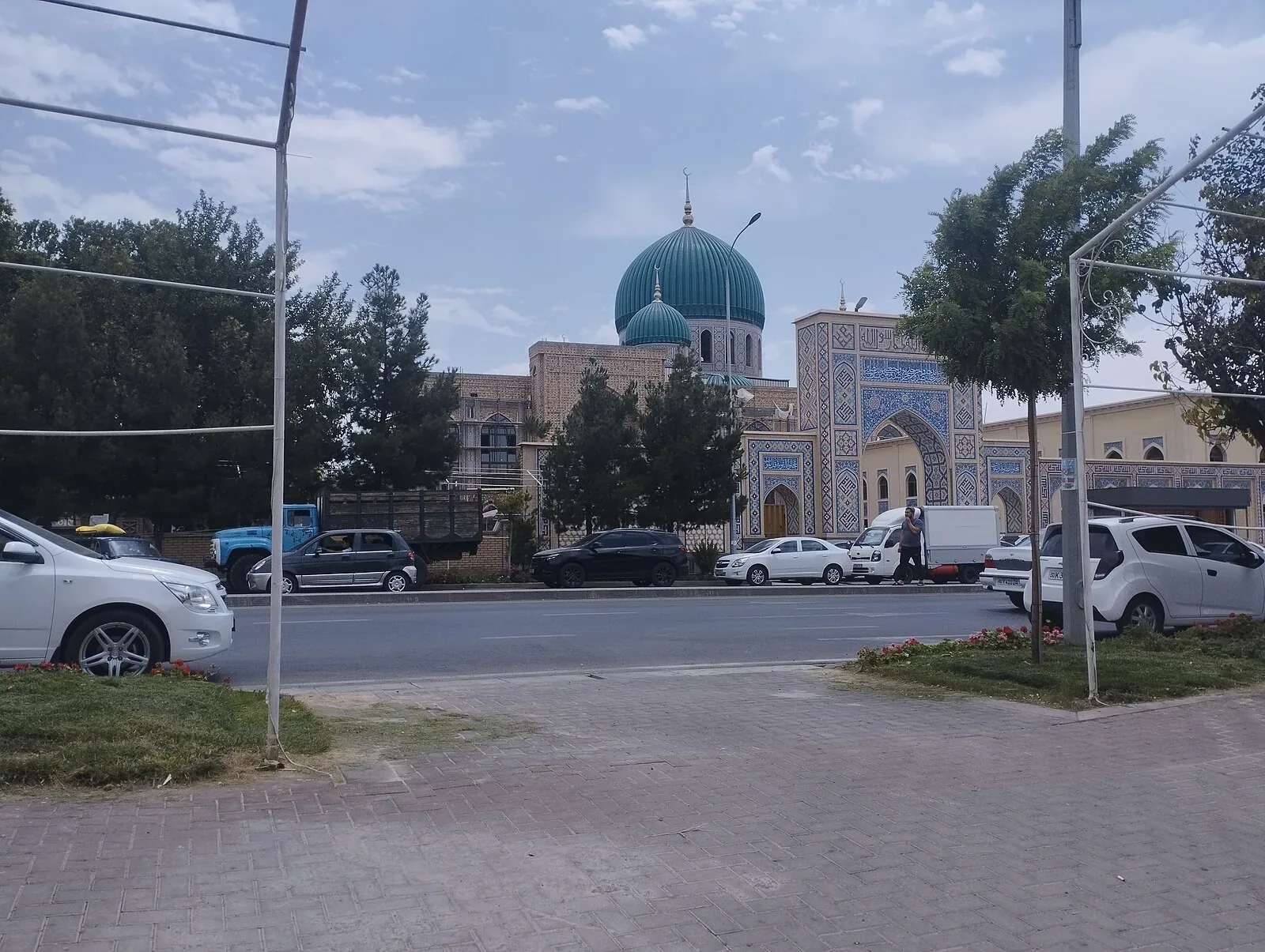 المسجد بجوار إشرت خانة