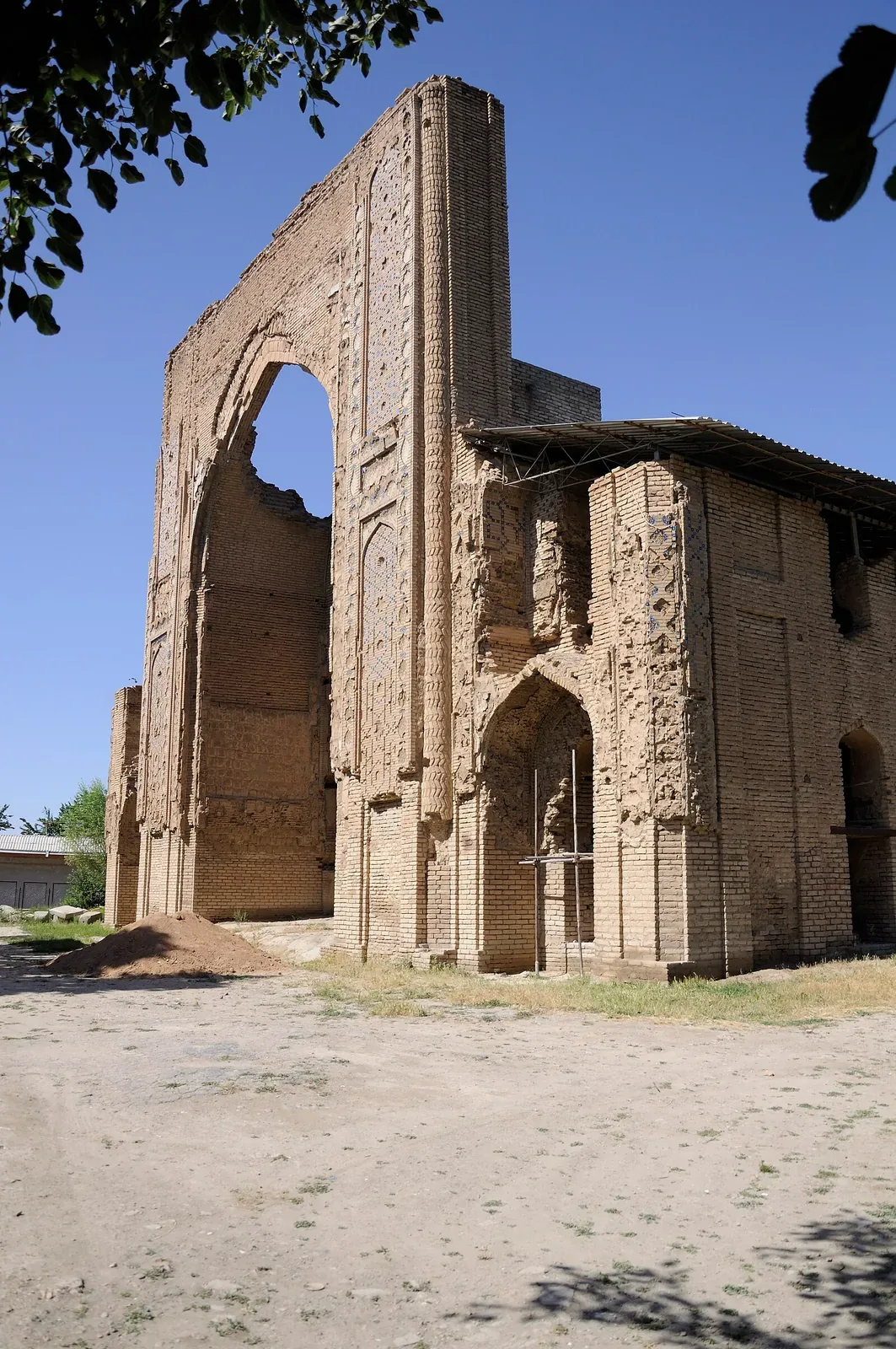 ضريح إشرت خانة