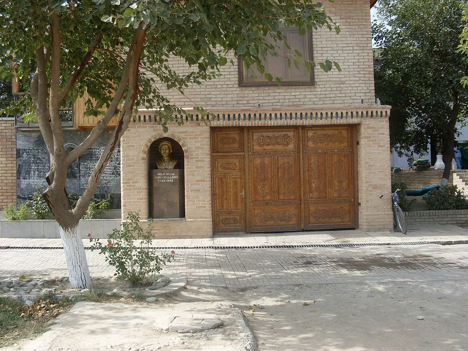 ضريح روح آباد