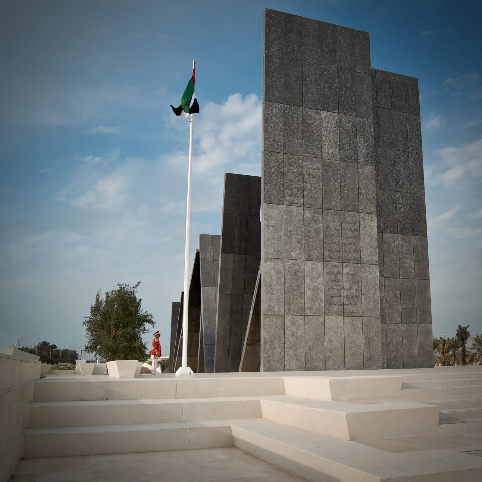 First-time Abu Dhabi: mosque, palaces, Saadiyat and Yas in 3 days